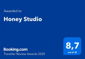 Honey Studio, Colmenar